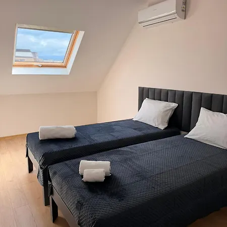 아파트 Two-bedroom In Center With Private Garage *